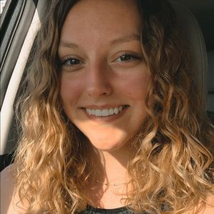 Meet your Posher, Becca